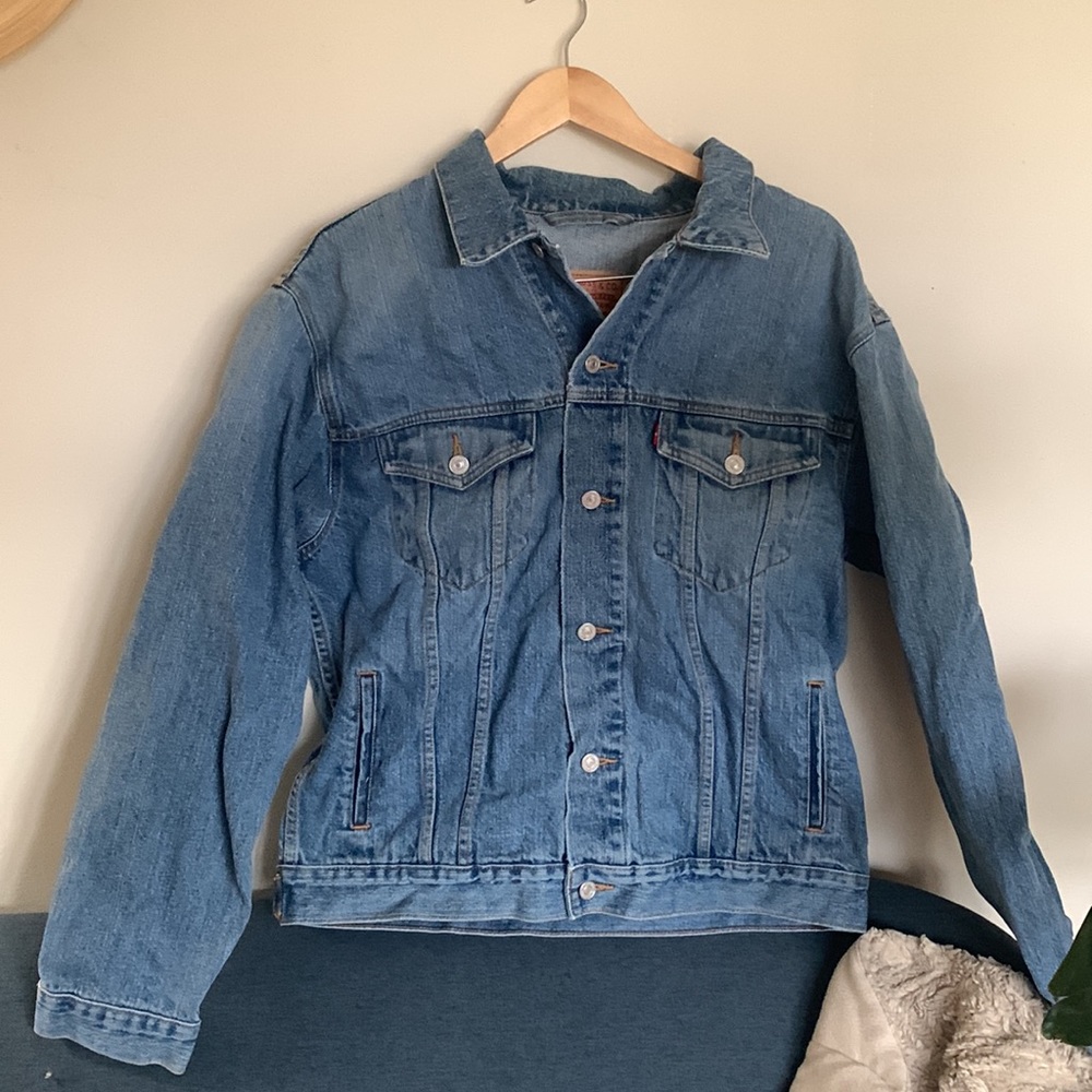 Vintage Levi’s jean jacket - Picture 4 of 7